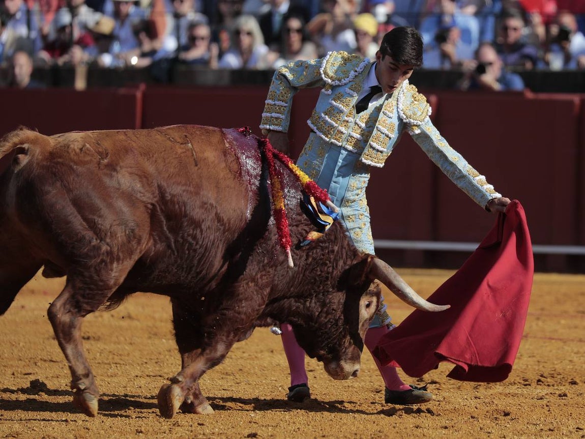 Corrida del sábado de farolillos de 2022 en la plaza de toros de Sevilla. RAÚL DOBLADO