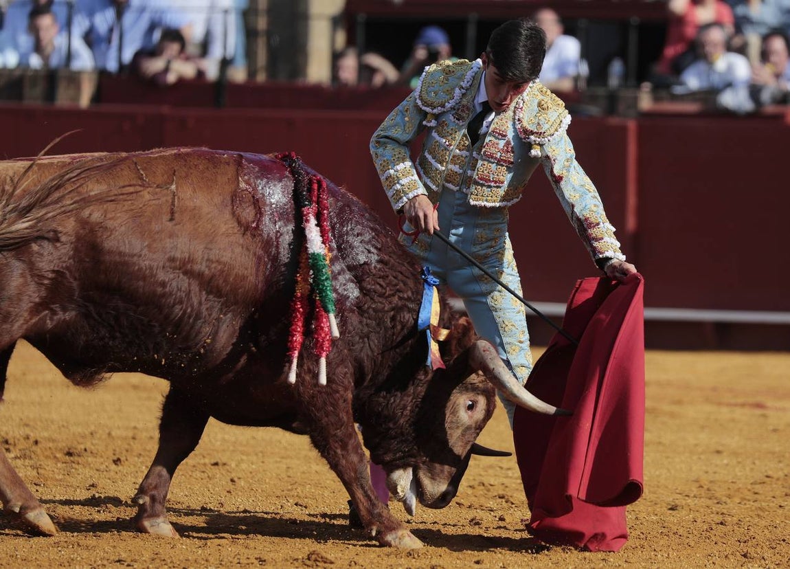 Corrida del sábado de farolillos de 2022 en la plaza de toros de Sevilla. RAÚL DOBLADO