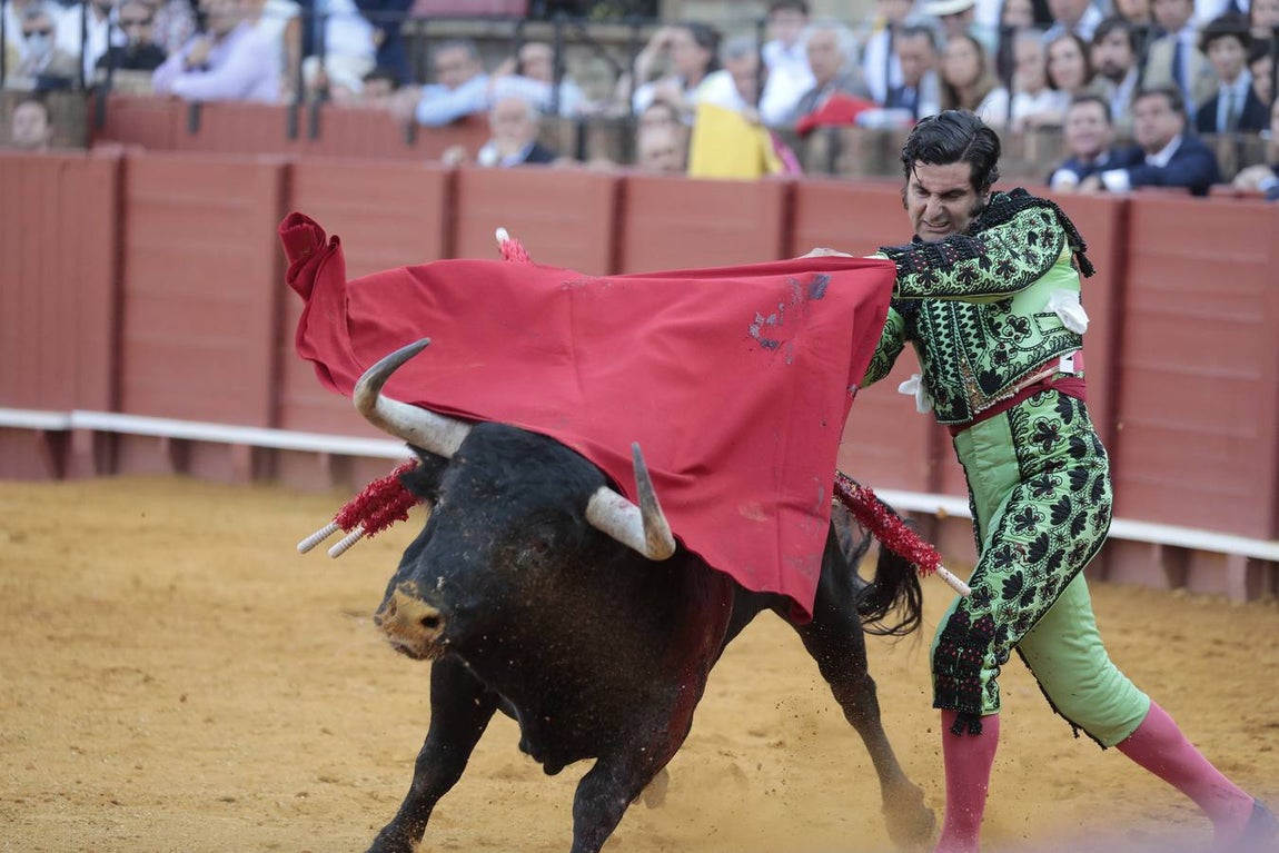 Corrida del sábado de farolillos de 2022 en la plaza de toros de Sevilla. RAÚL DOBLADO