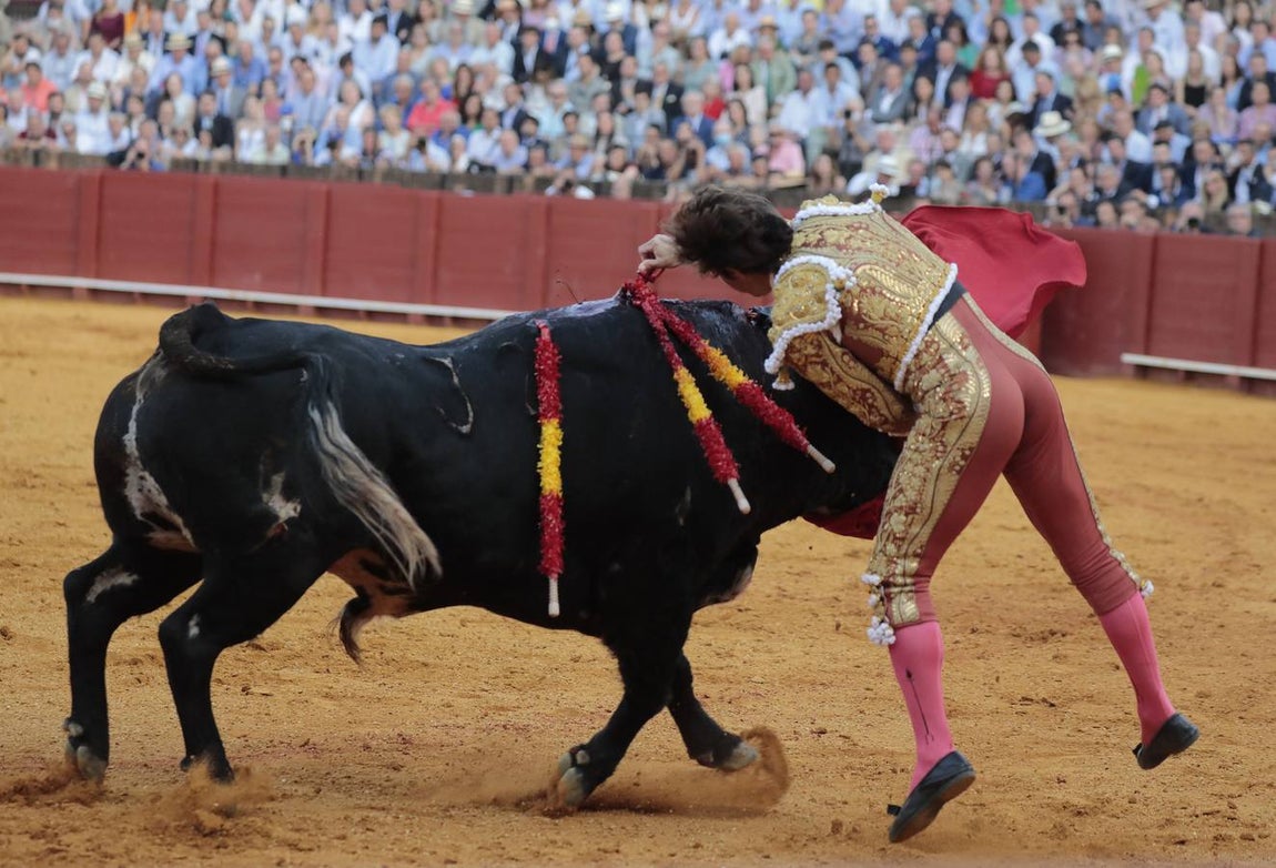 Corrida del sábado de farolillos de 2022 en la plaza de toros de Sevilla. RAÚL DOBLADO