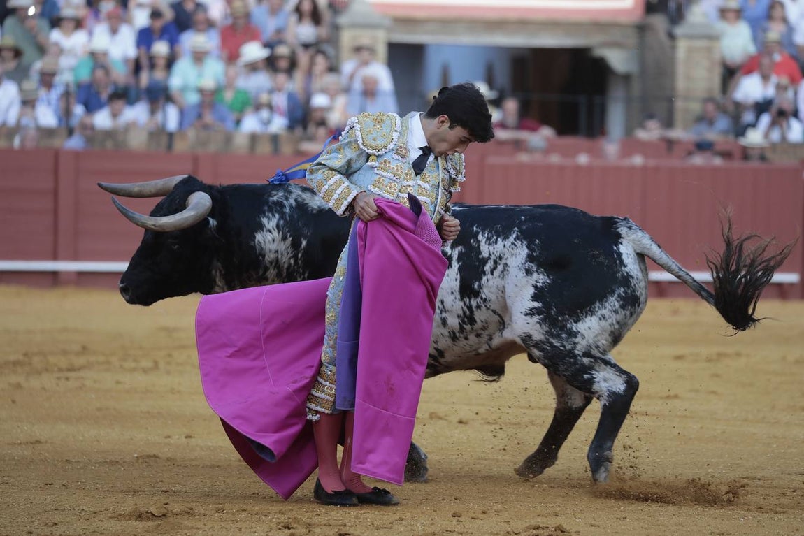 Corrida del sábado de farolillos de 2022 en la plaza de toros de Sevilla. RAÚL DOBLADO