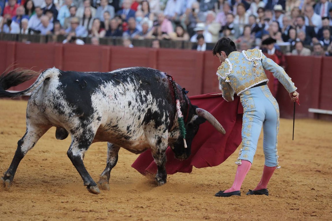 Corrida del sábado de farolillos de 2022 en la plaza de toros de Sevilla. RAÚL DOBLADO