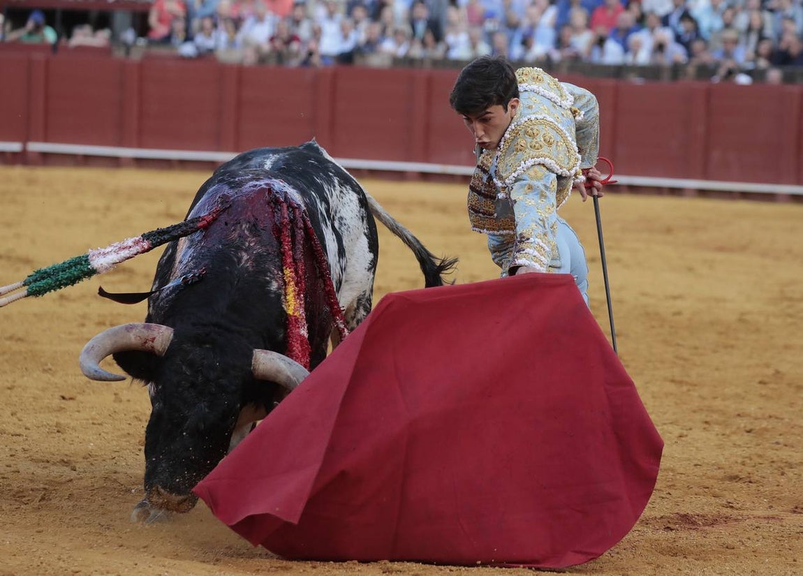Corrida del sábado de farolillos de 2022 en la plaza de toros de Sevilla. RAÚL DOBLADO