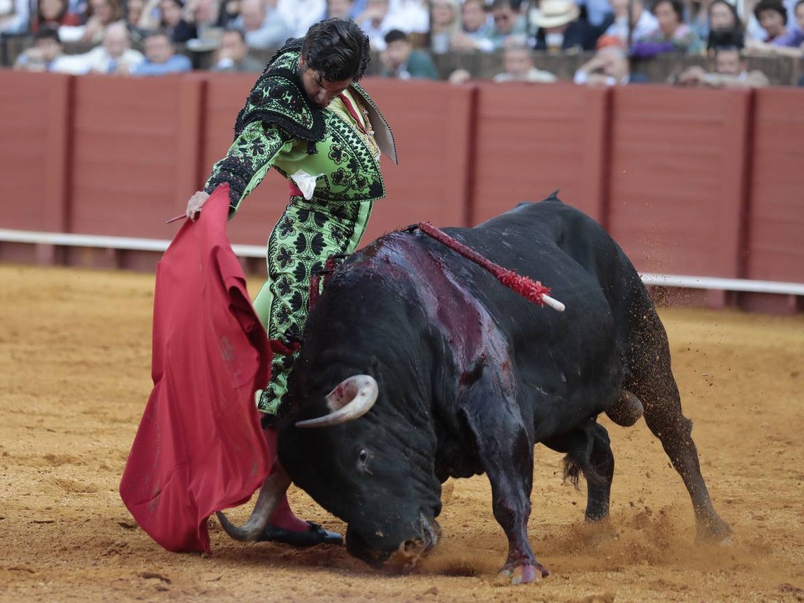 Corrida del sábado de farolillos de 2022 en la plaza de toros de Sevilla. RAÚL DOBLADO