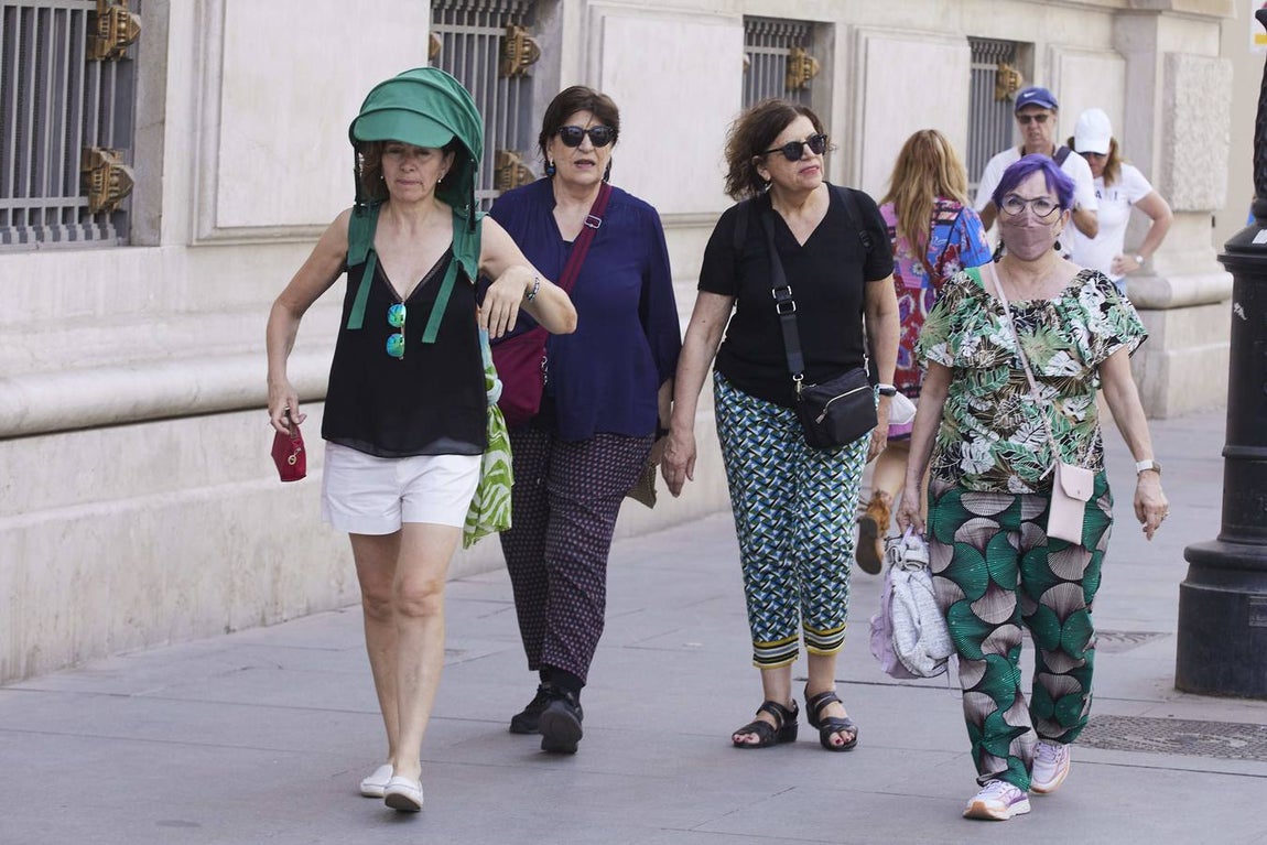 Sevilla alcanza temperaturas de pleno verano en mayo, en imágenes