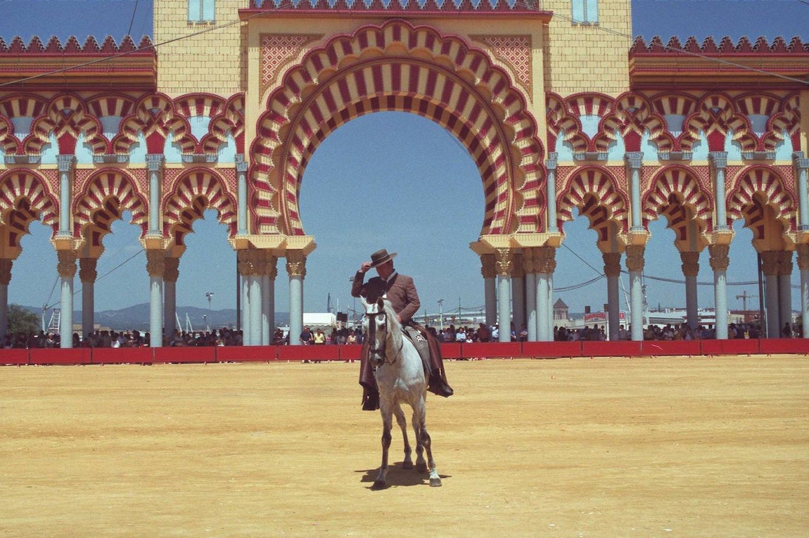 La evolución de la portada de la Feria de Córdoba en el Arenal, en imágenes