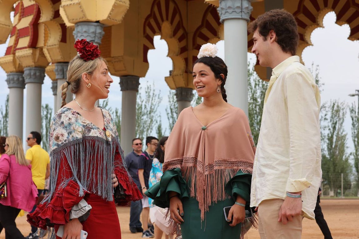 El familiar ambiente del domingo de Feria de Córdoba, en imágenes