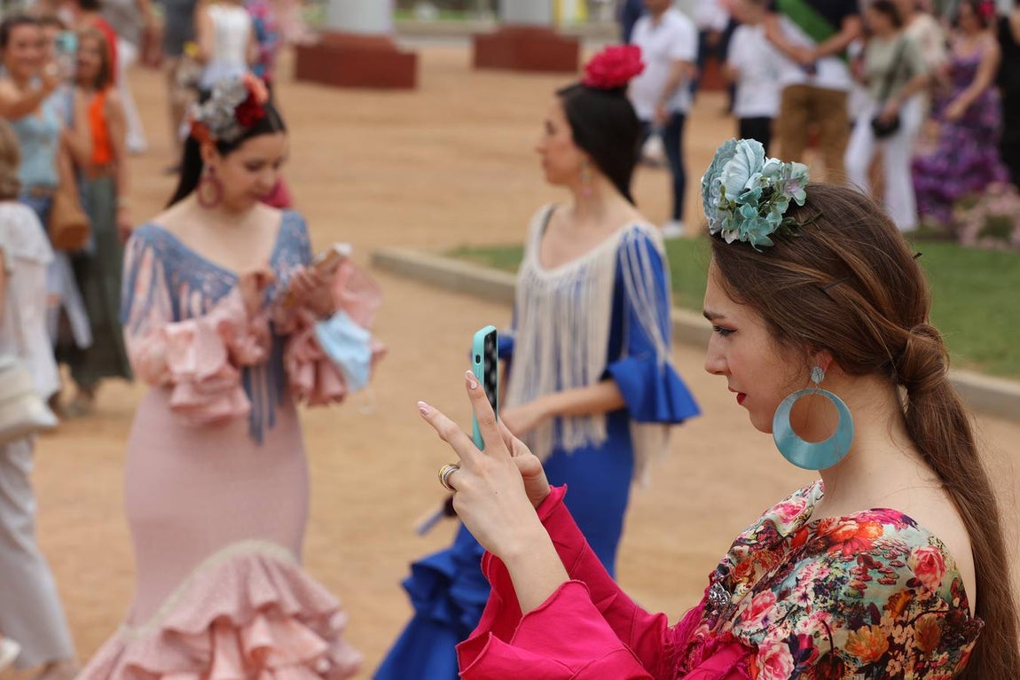 El familiar ambiente del domingo de Feria de Córdoba, en imágenes