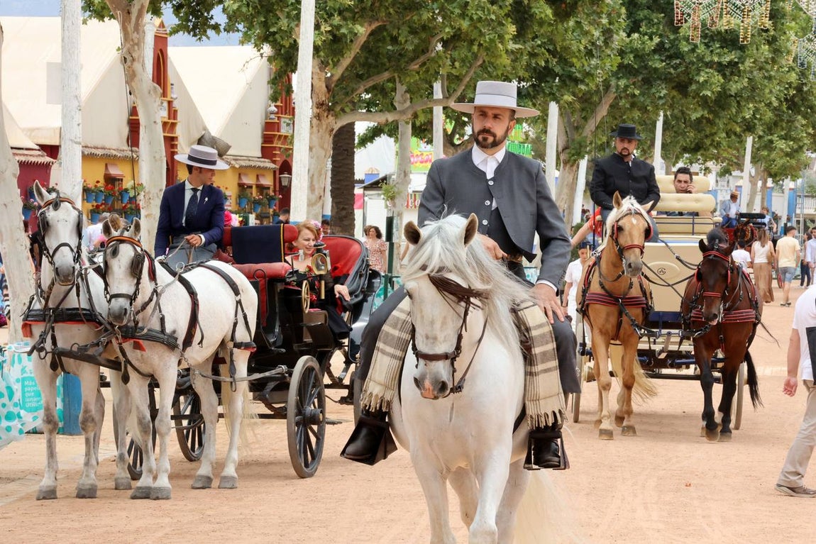 El familiar ambiente del domingo de Feria de Córdoba, en imágenes
