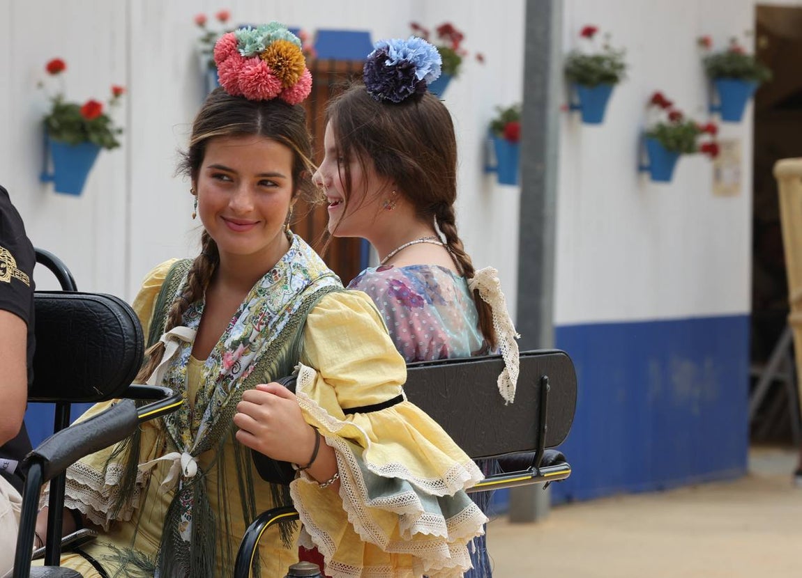 El familiar ambiente del domingo de Feria de Córdoba, en imágenes