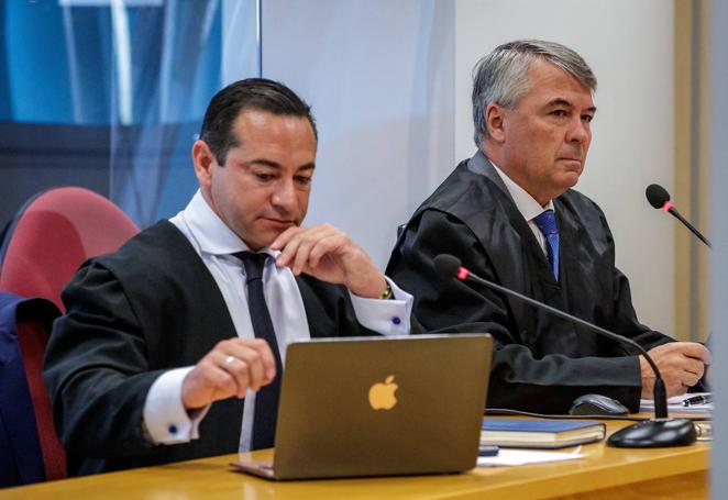 Las imágenes de &#039;El Cuco&#039; y su madre sin gafas de sol ni capuchas dentro del juzgado