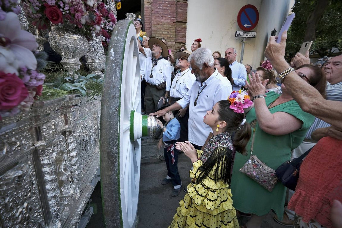 Salida de la hermandad del Rocío de la Macarena