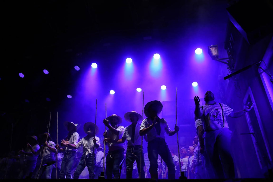 El espectacular pregón de India Martínez en el Carnaval de Cádiz, en imágenes