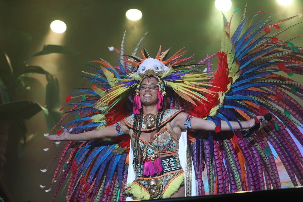 El espectacular pregón de India Martínez en el Carnaval de Cádiz, en imágenes