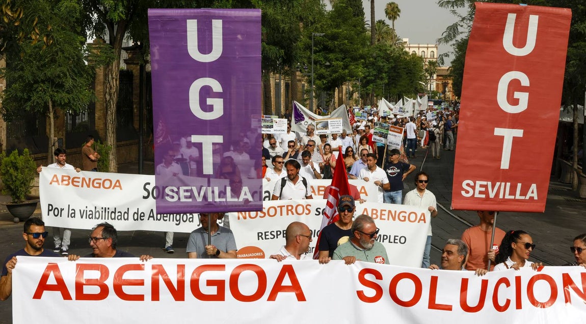 Nueva manifestación de trabajadores de Abengoa en Sevilla para pedir el rescate
