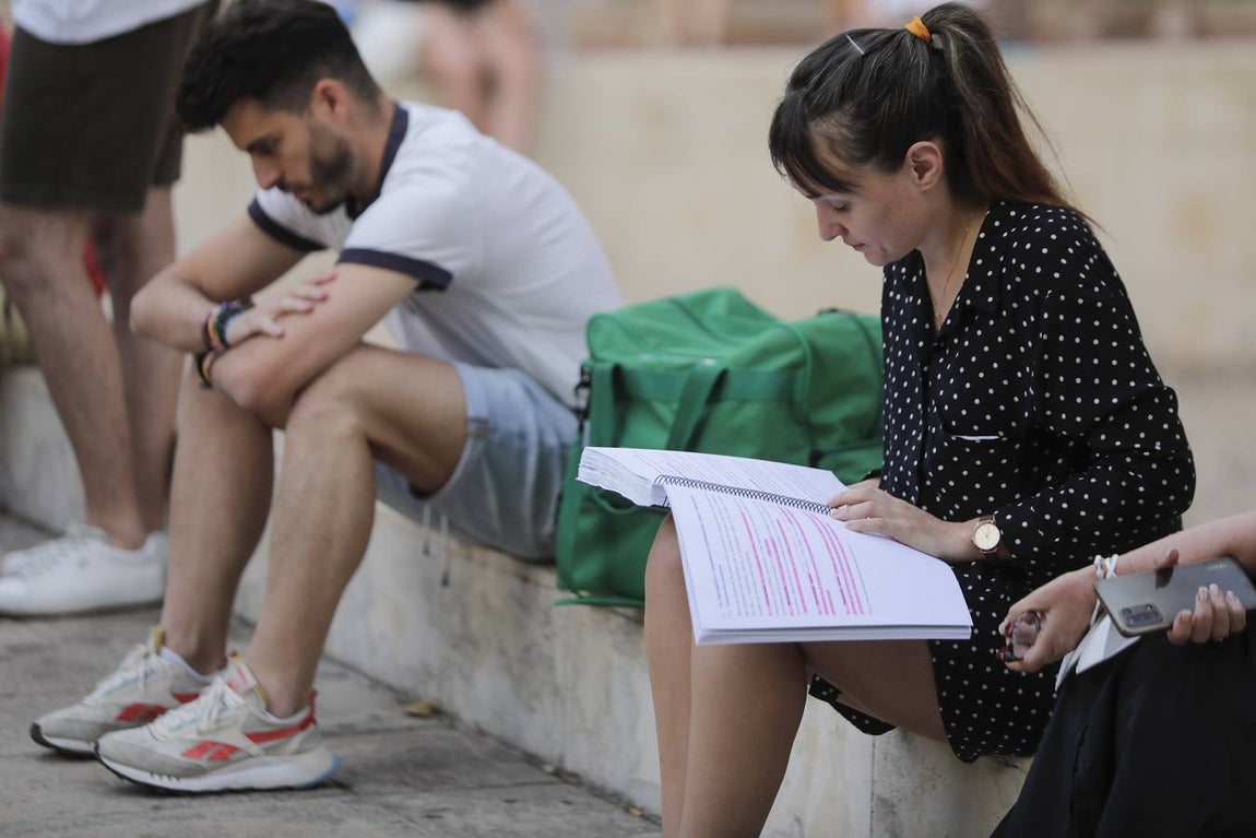Primer examen de las oposiciones de magisterio celebradas en Sevilla