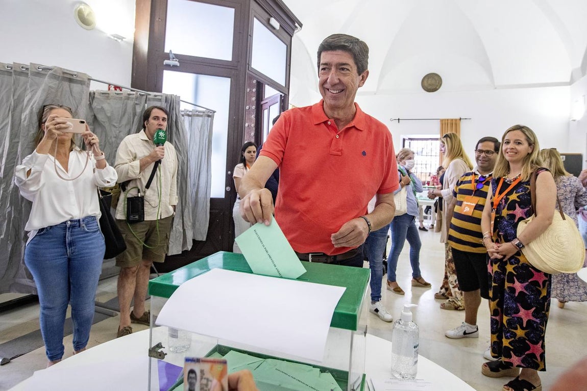 Juan Marín (Cs) vota en Sanlúcar de Barrameda