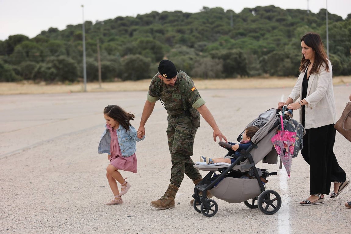 En imágenes, el desfile de la BRI X para despedir al contingente que marcha a Letonia