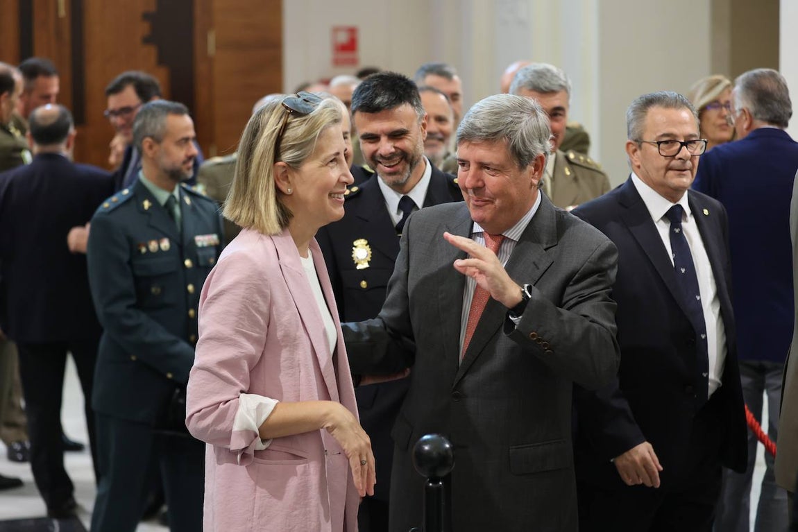 La imposición en Córdoba de la Gran Cruz del Mérito Militar al rector de la UCO, en imágenes