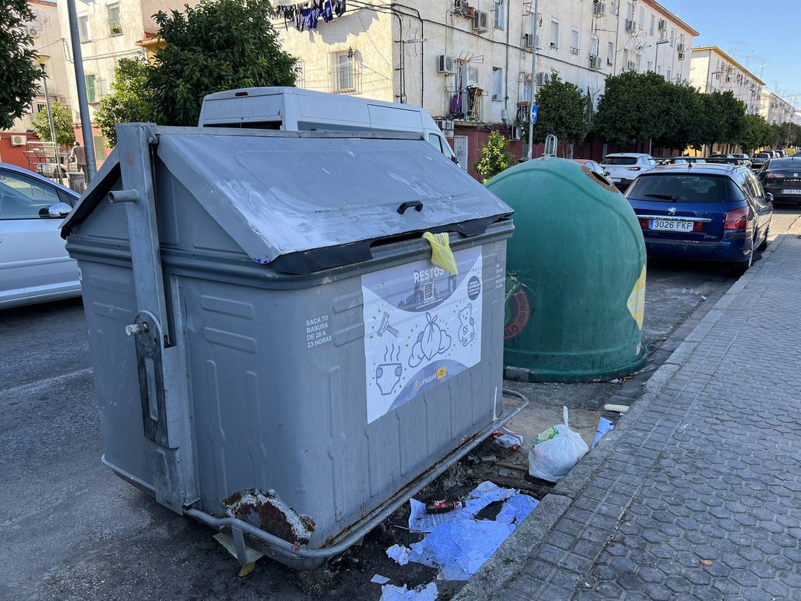 La suciedad inunda las calles de Sevilla