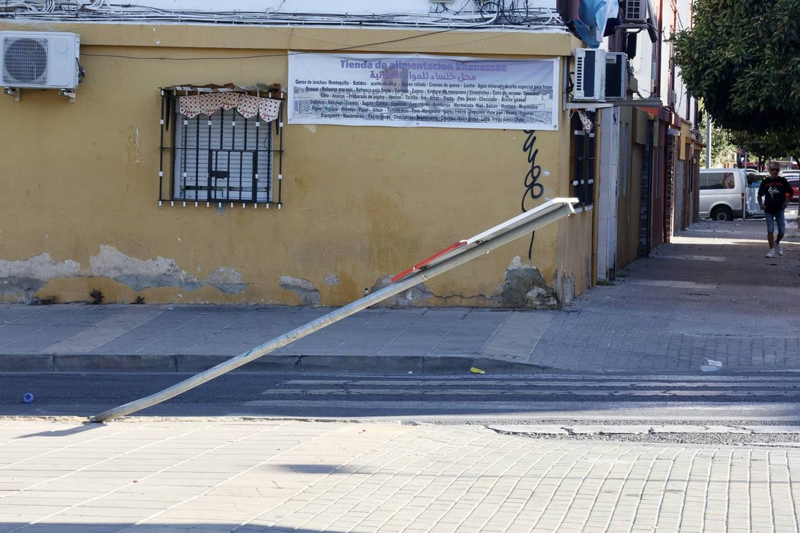 La suciedad inunda las calles de Sevilla