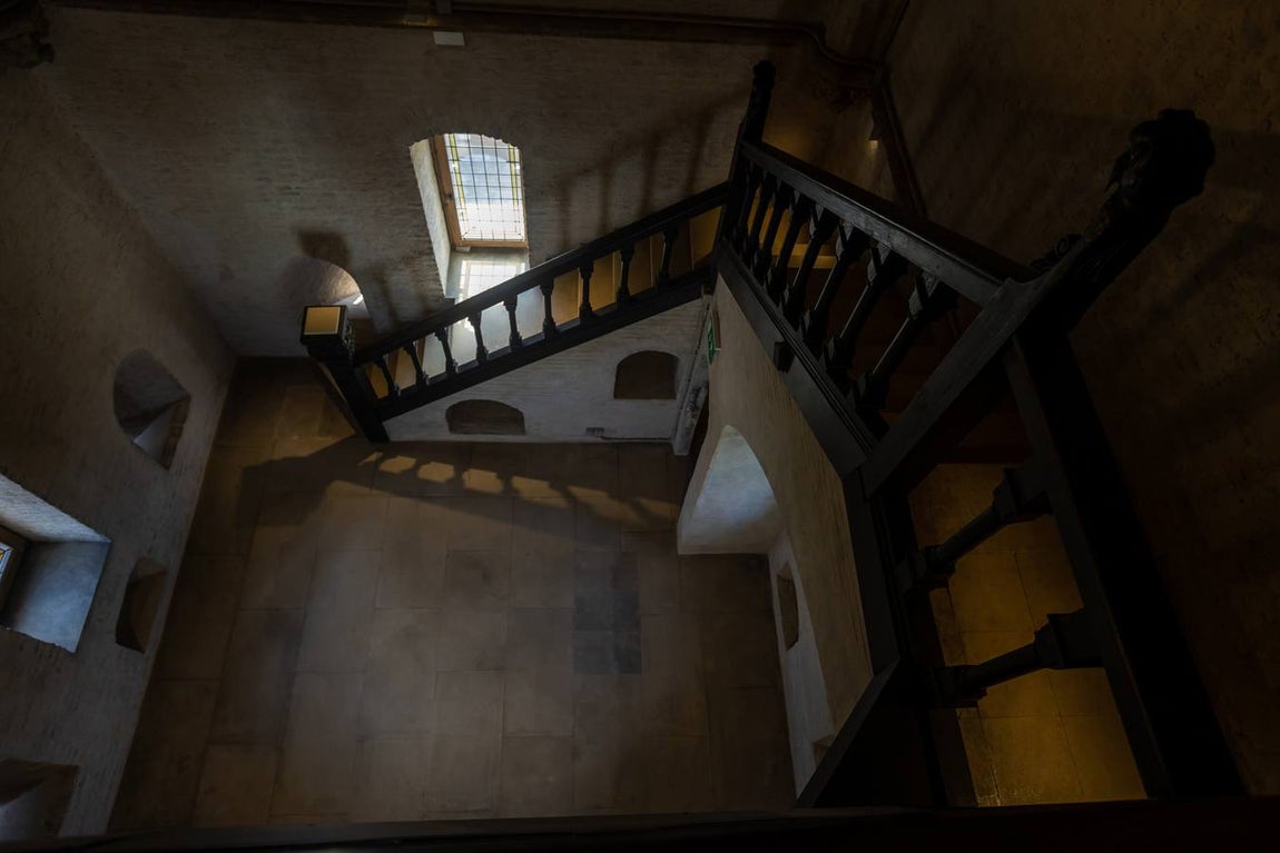 Recorrido interior por una Torre de don Fadrique ya restaurada