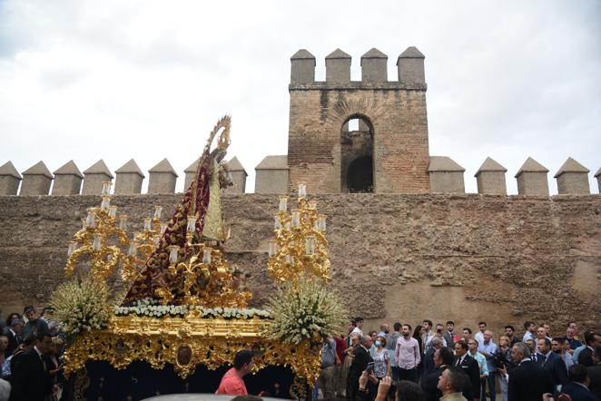 Domingo de gloria en la Macarena con la Virgen del Rosario