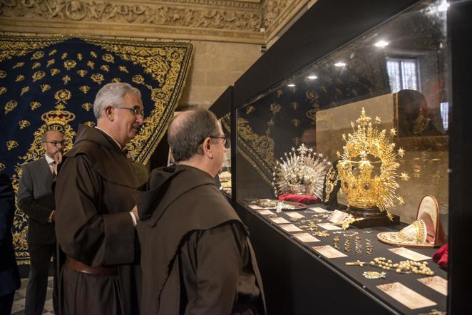 El Santo Ángel presenta el nuevo manto y proyecto de palio de la Virgen de la Salud