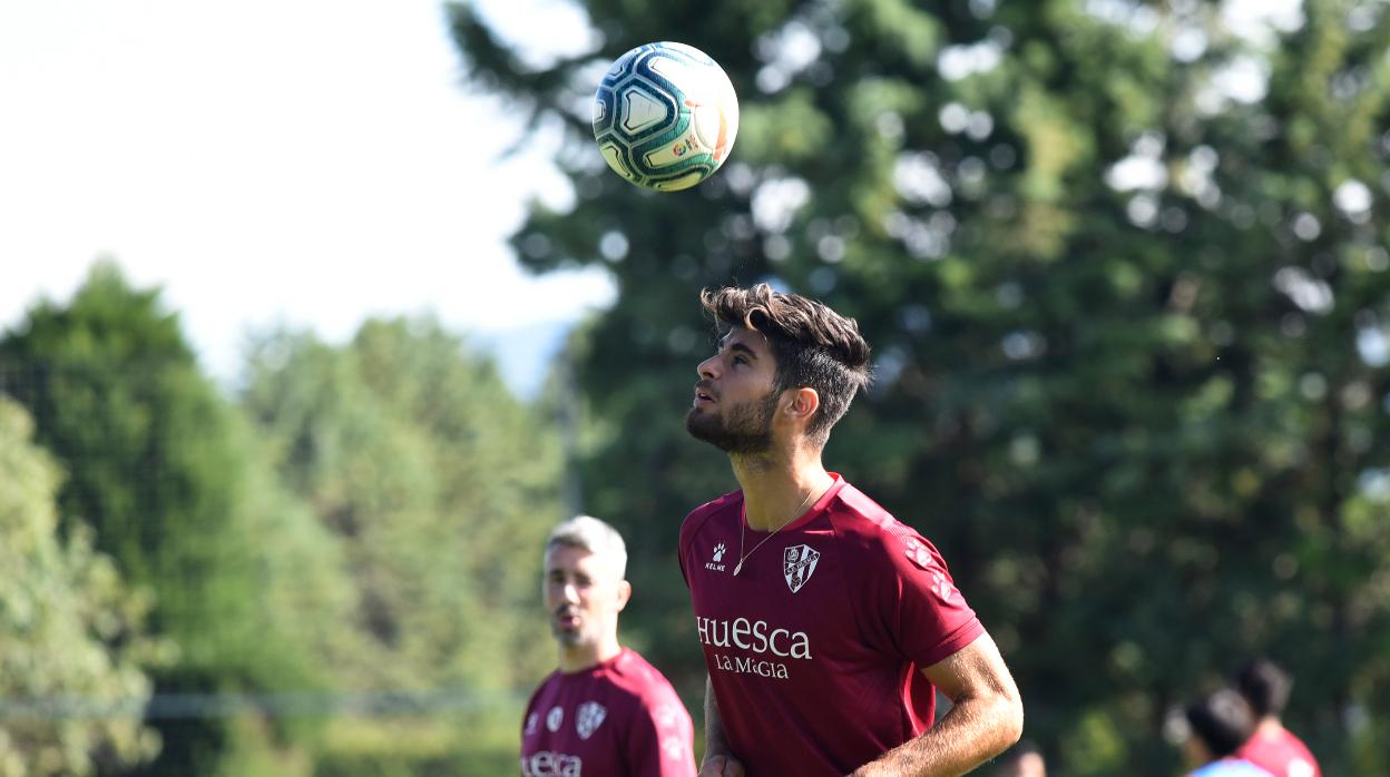 Kike Hermoso, en un entrenamiento con el Huesca