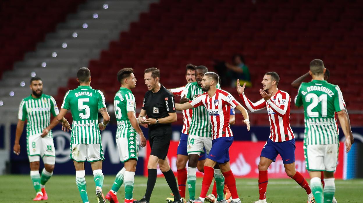 Imagen del duelo de la pasada temporada entre Atlético y Betis