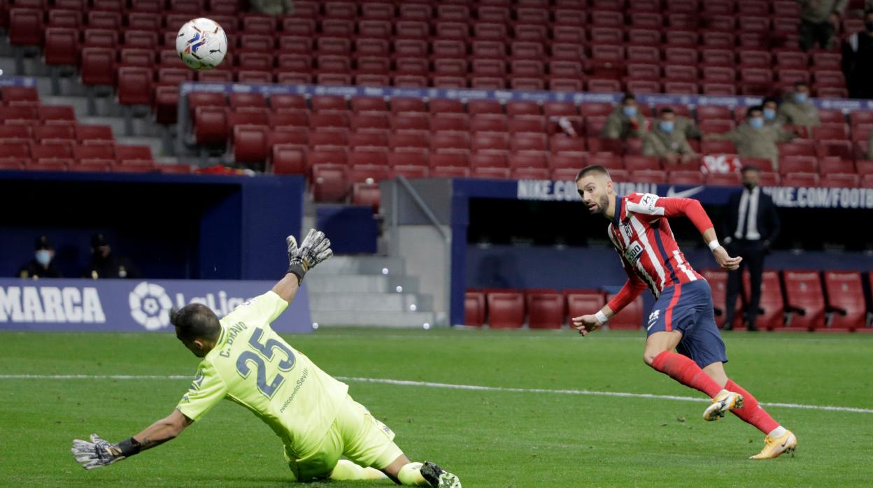 Bravo detuvo el disparo de Carrasco en un mano a mano