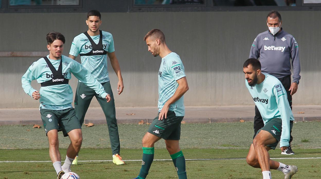 Canales, durante un entrenamiento del Betis