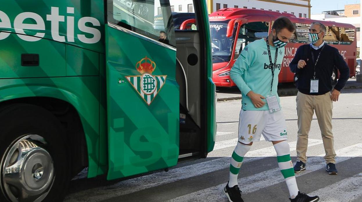 Derbi Betis - Sevilla, las alineaciones oficiales: Loren,  titular