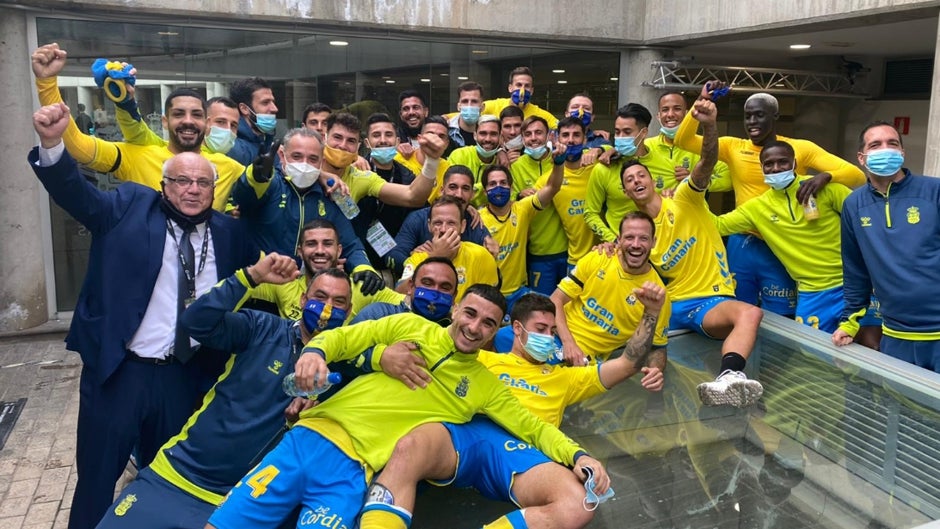 Gol de Rober, cedido por el Betis, en el triunfo de Las Palmas
