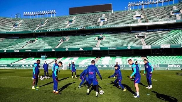 El Barcelona se prepara para la final de la Supercopa en el Benito Villamarín