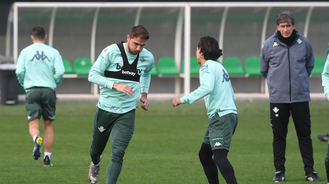 Joaquín, Lainez y Pellegrini, durante el entrenamiento de ayer en la ciudad deportiva