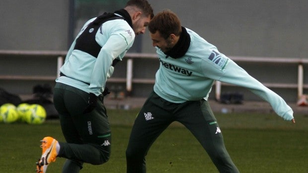Loren, Miranda, Aitor y Carlos Marín, novedades en la lista del Betis para el encuentro ante el Osasuna