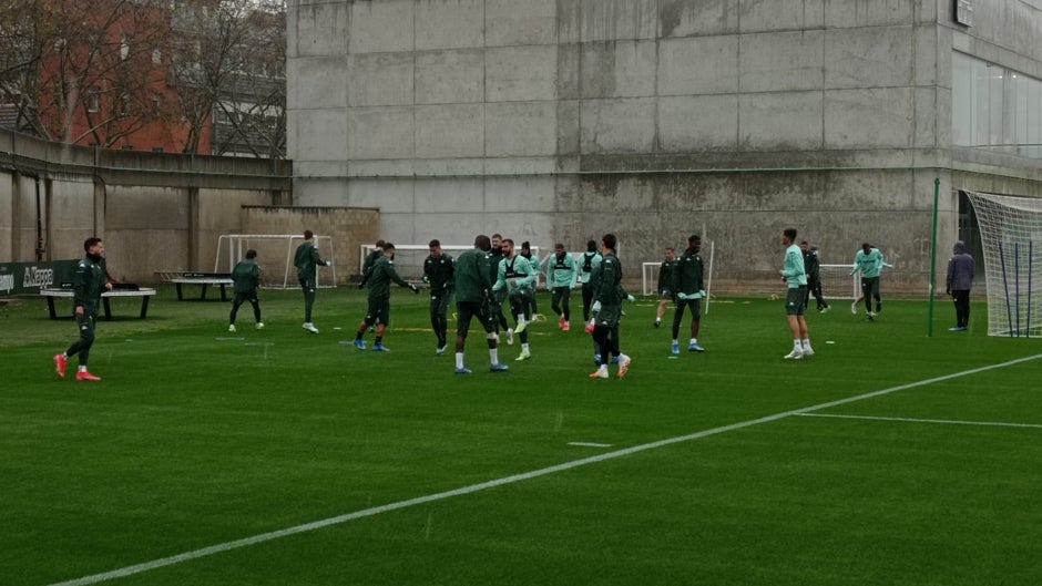 Víctor Ruiz no inicia la sesión con el grupo