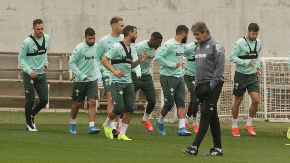 Víctor Ruiz inicia el entrenamiento con el grupo