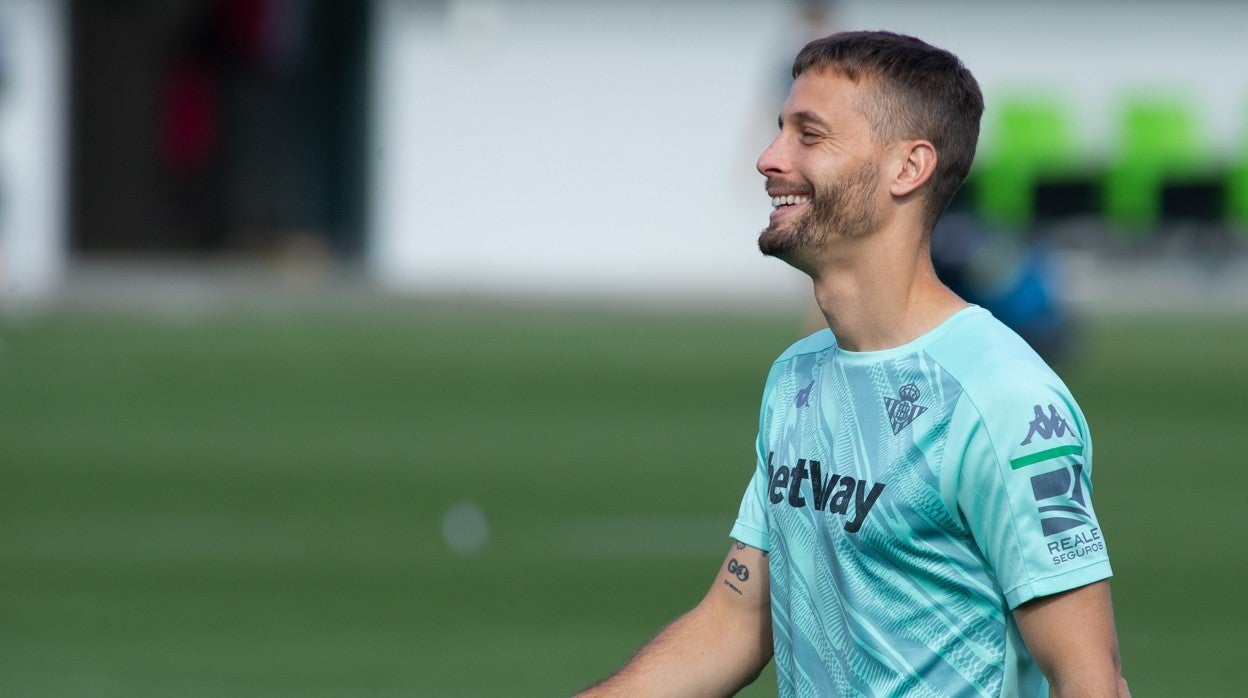 Sergio Canales, durante un entrenamiento del Betis