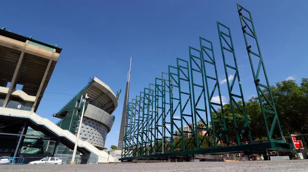 La estructura del nuevo videomarcador de Gol Sur en el Benito Villamarín