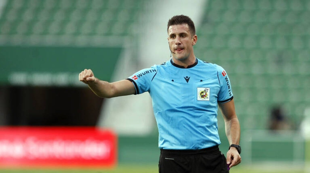 Isidro Díaz de Mera Escuderos, árbitro para el Eibar - Betis de la 36ª jornada de LaLiga