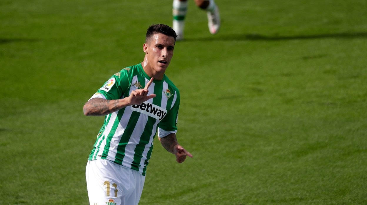 Tello celebra su gol en el Betis - Elche
