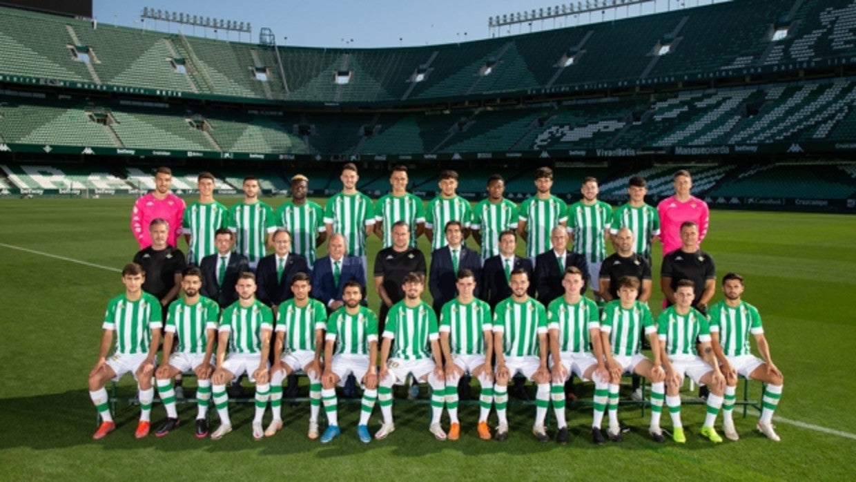 Foto oficial del Betis Deportivo en el estadio Benito Villamarín