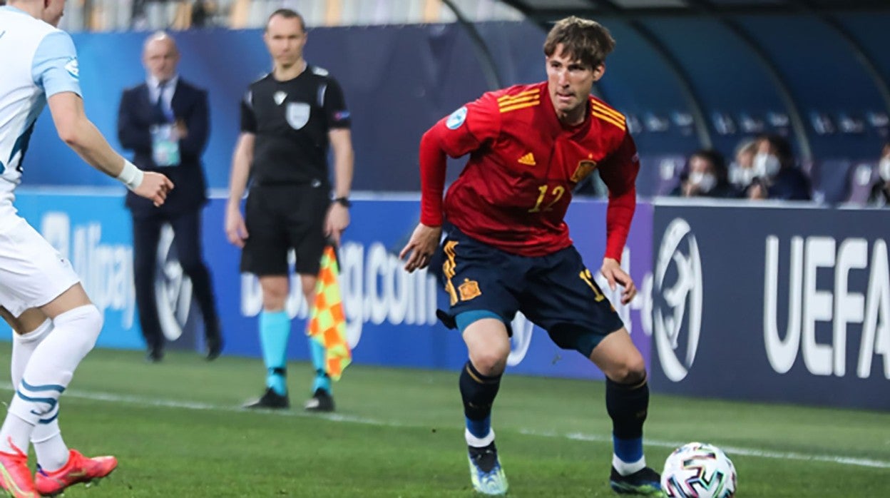 Vídeo: El golazo de Miranda en el entrenamiento de la selección sub 21