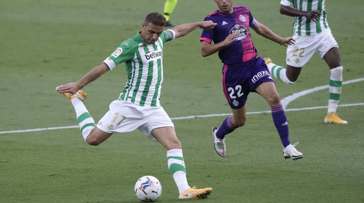 Joaquín se prepara para disparar en un partido de la temporada 2020-21