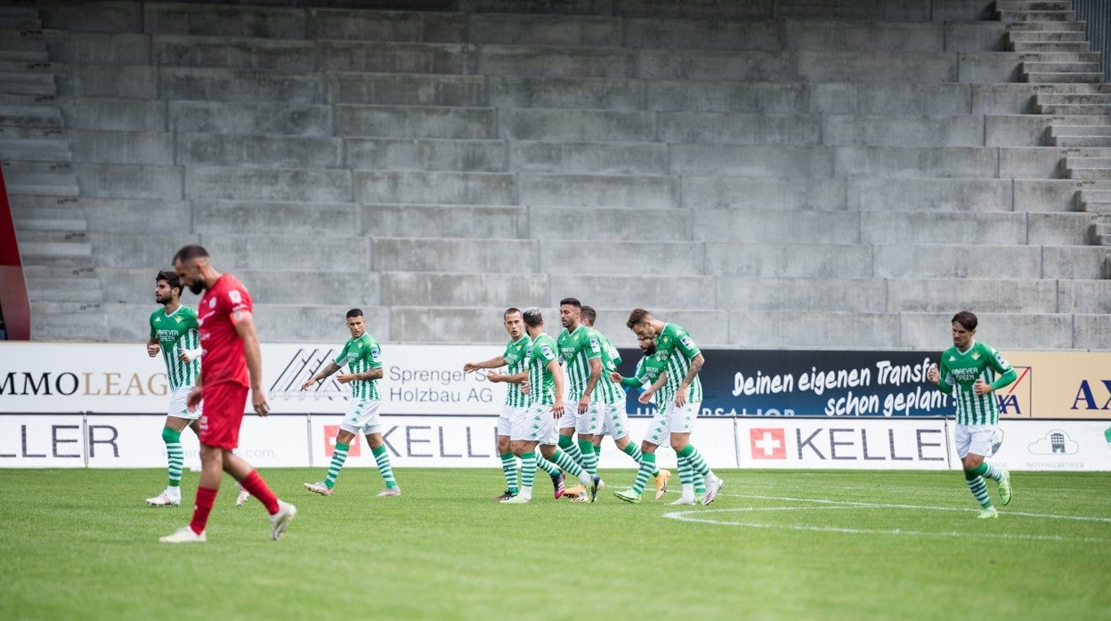 Los jugadores del Betis, en el choque amistoso ante el Winterthur en Suiza