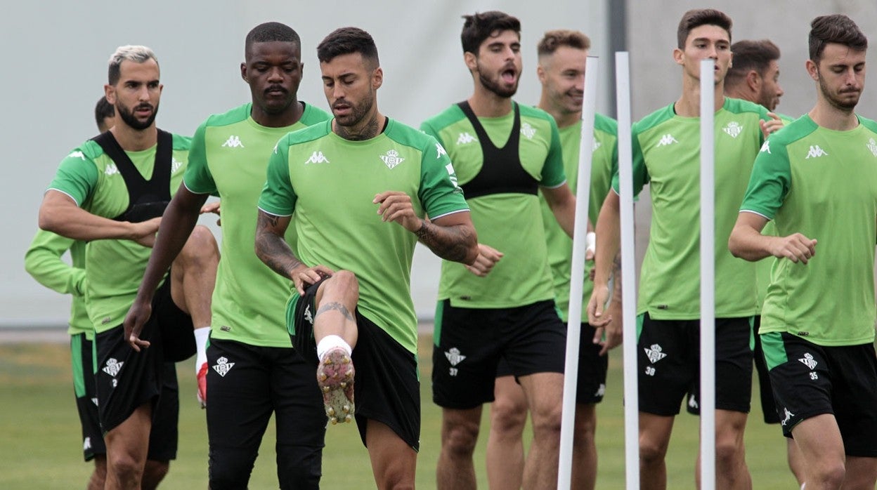 Camarasa, Carvalho, Montoya y Loren, junto a varios canteranos en un entrenamiento de pretemporada