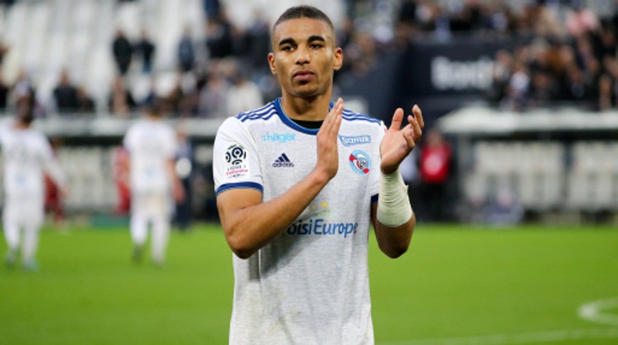 En Francia vinculan con el Betis a Djiku, central del Estrasburgo