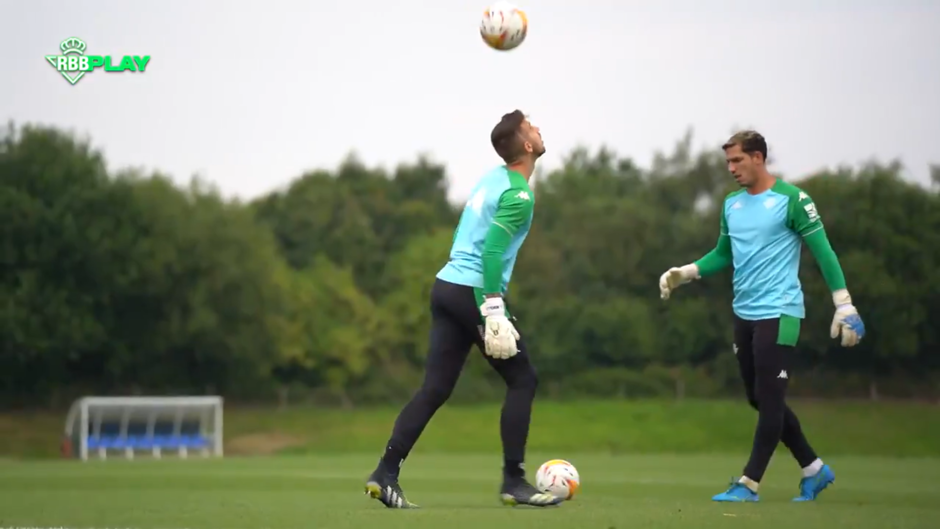 El Betis se entrena pensando en el Leeds, rival con el que cerrará su stage inglés